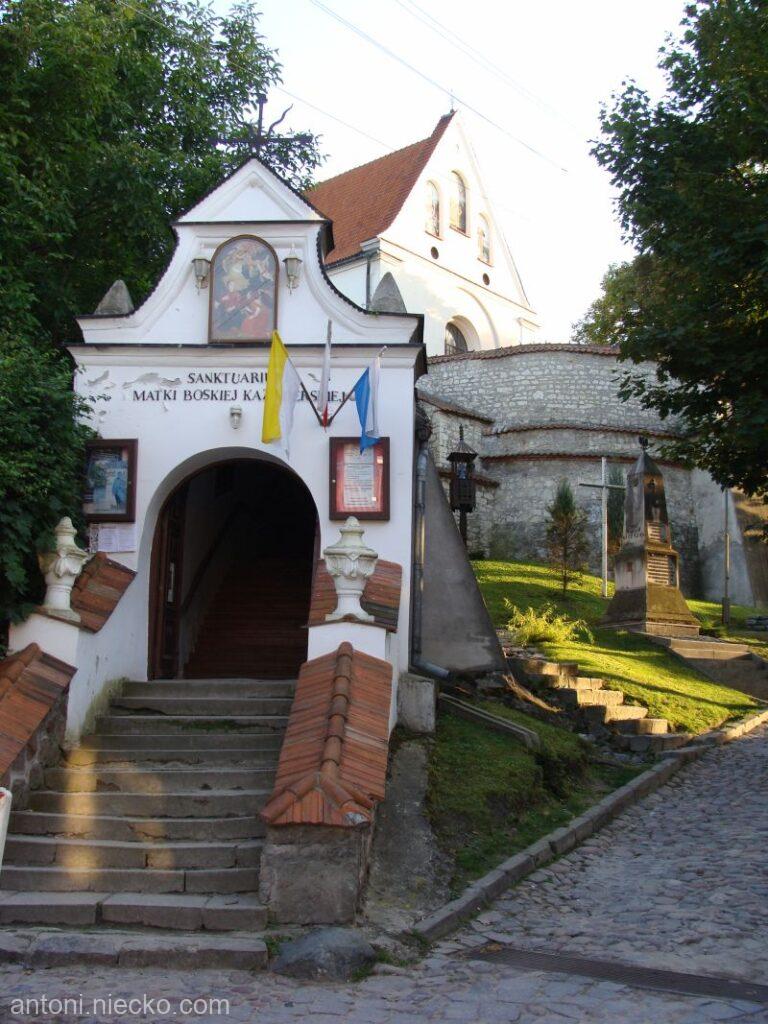 Wejście do sanktuarium Matki Boskiej Kazimierskiej